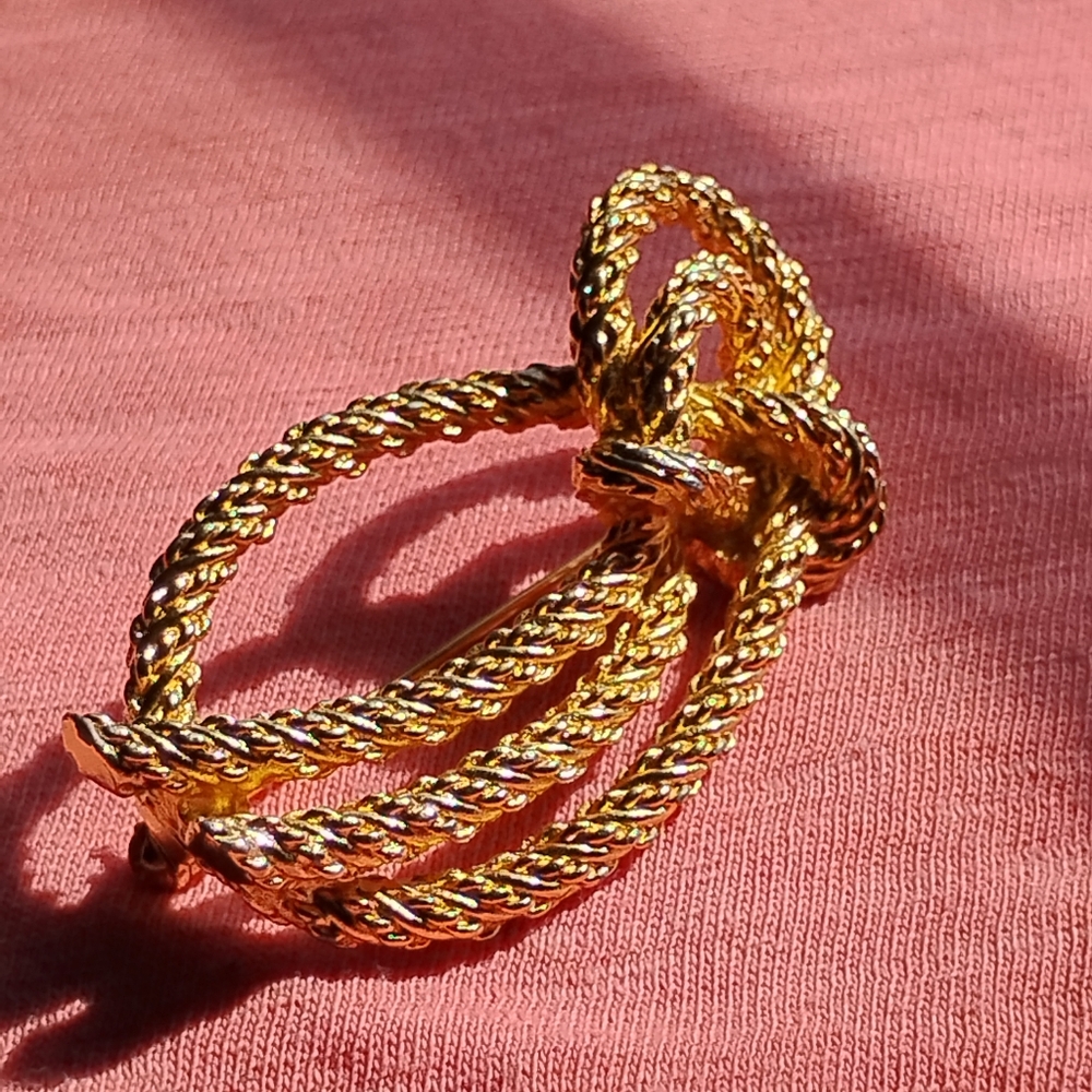 Christian Dior Vintage Elegant Gold Plated Knot Brooch.Authintic - Picture 8 of 16